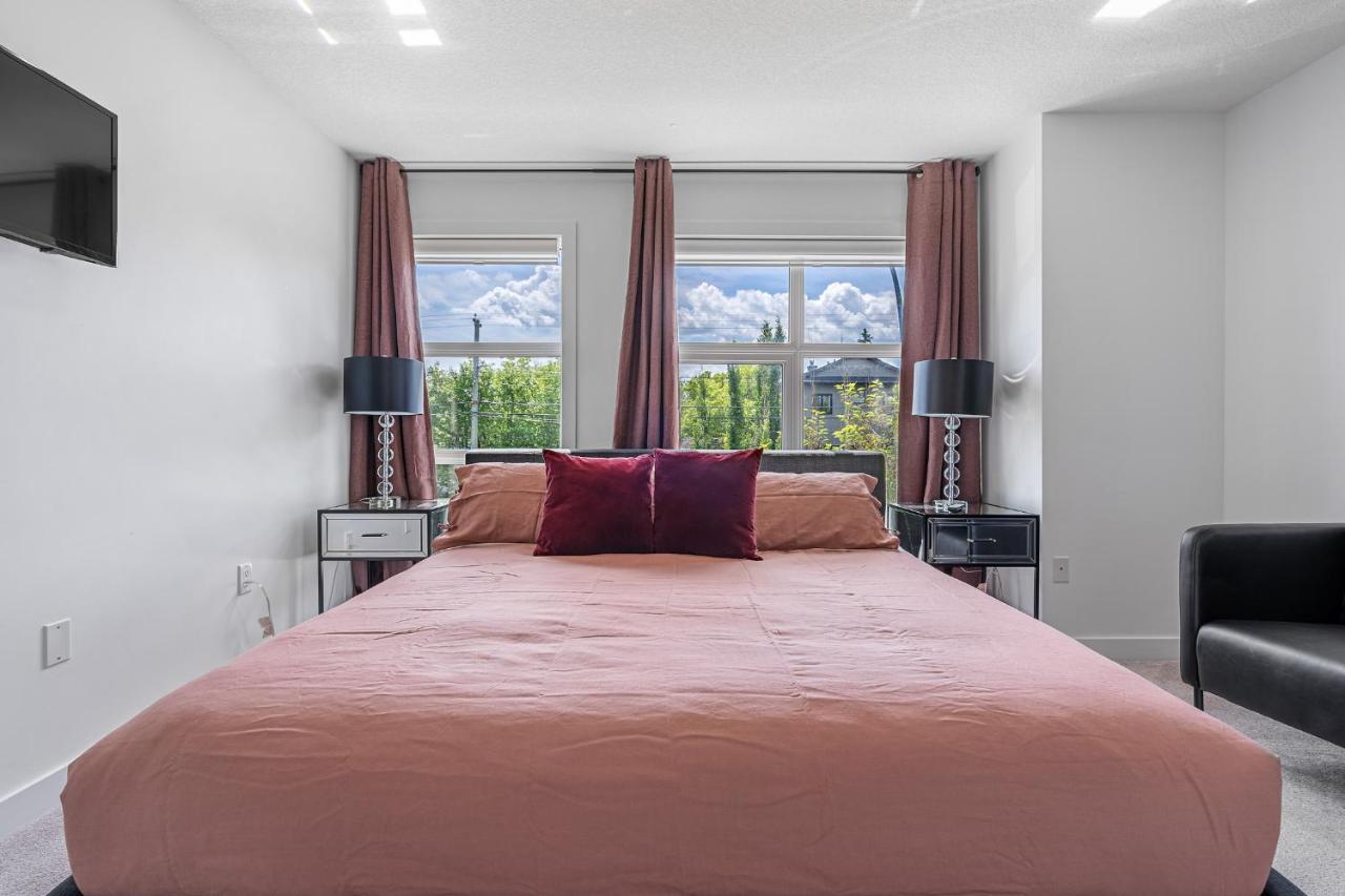 Luxury Spacious Private House Near City Centre Calgary Exterior photo